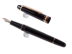 Montblanc Meisterstück Classique Fountain Pen, Rose gold, 132485