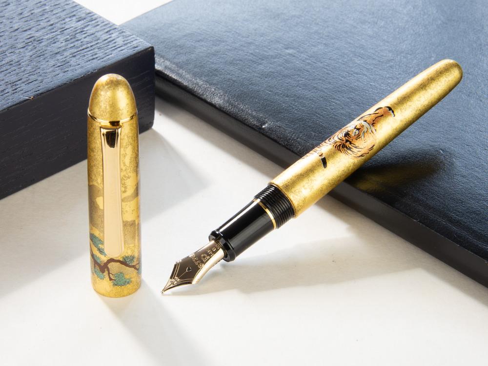 Platinum Kanazawa Maki-e Matsu-Tora Fountain Pen, PNB-35000H-55